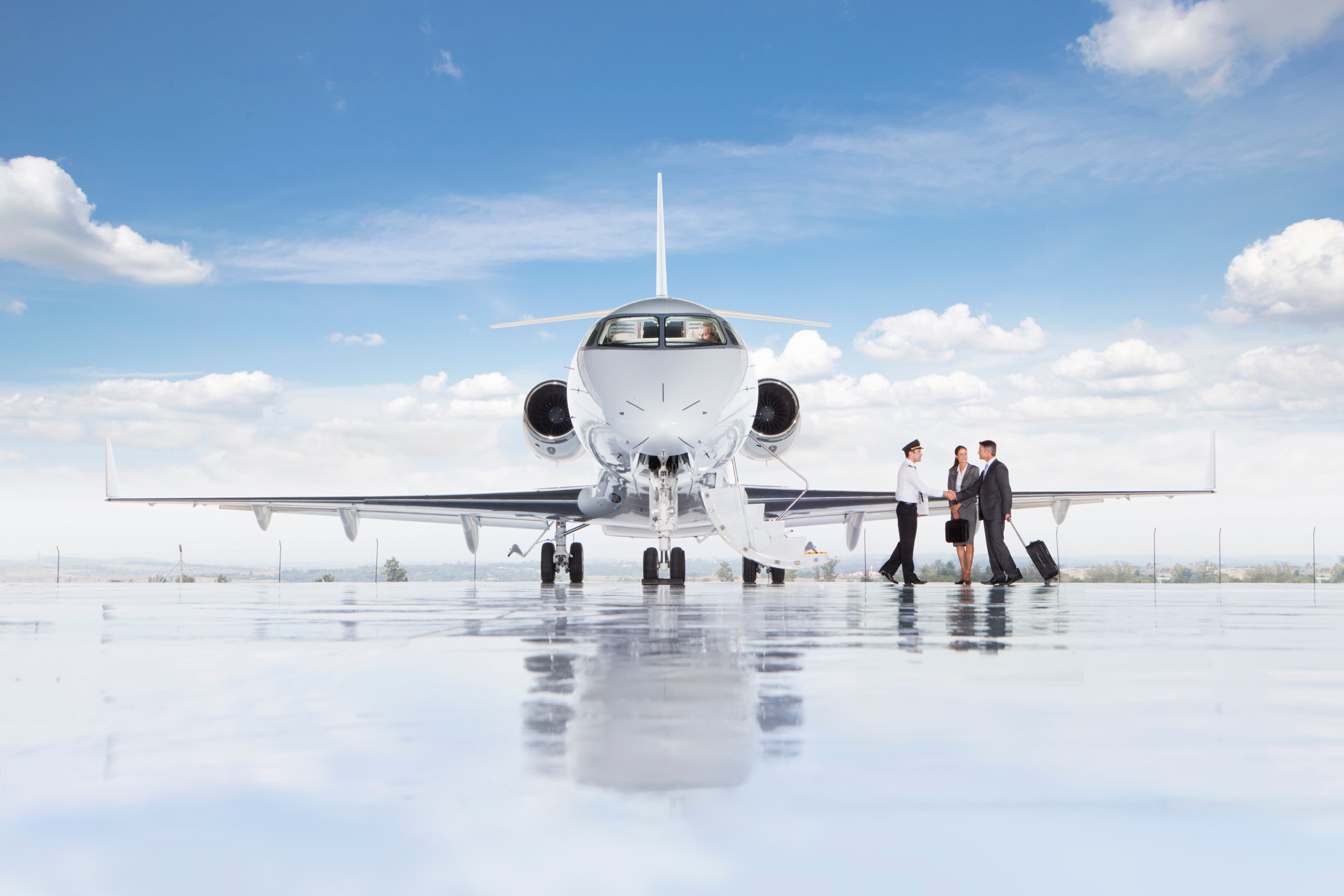 Charter Pilot vs Corporate Pilot 